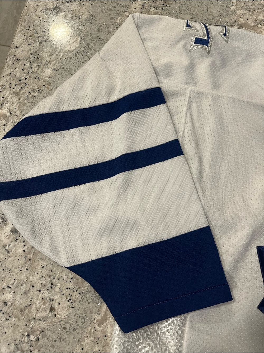 Vintage CCM White Toronto Maple Leafs Hockey Jersey - Picture 6 of 12